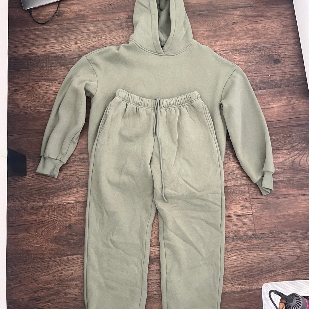 Amazon Green Hoodie and Sweatpants Set